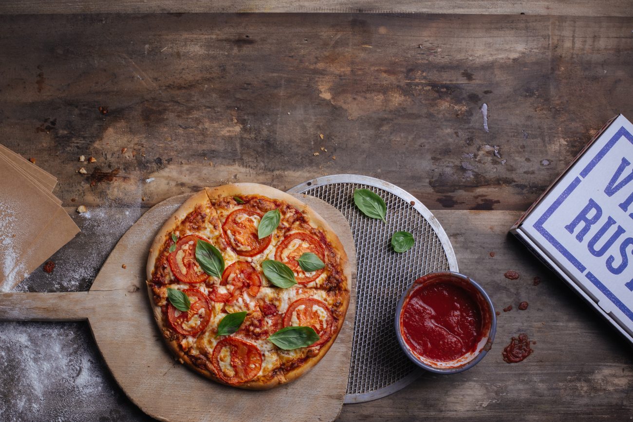 Pizza Margherita aus dem Steinofen